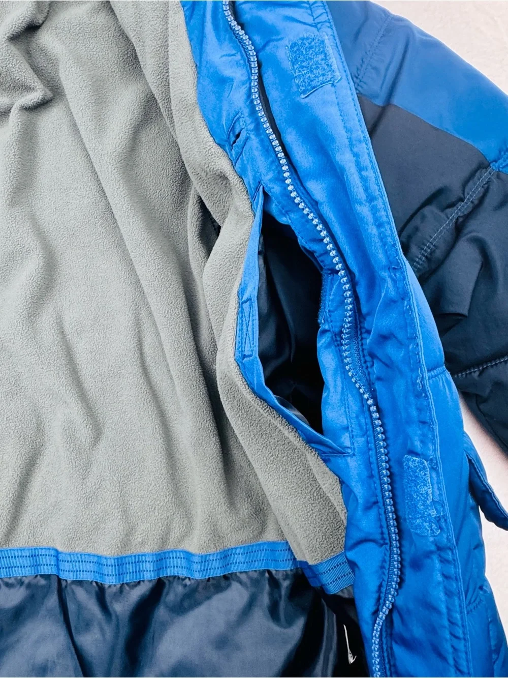 Old Navy Boys Winter Coat. Size XL (14-16). Royal/ Navy Blue. Removable hood.